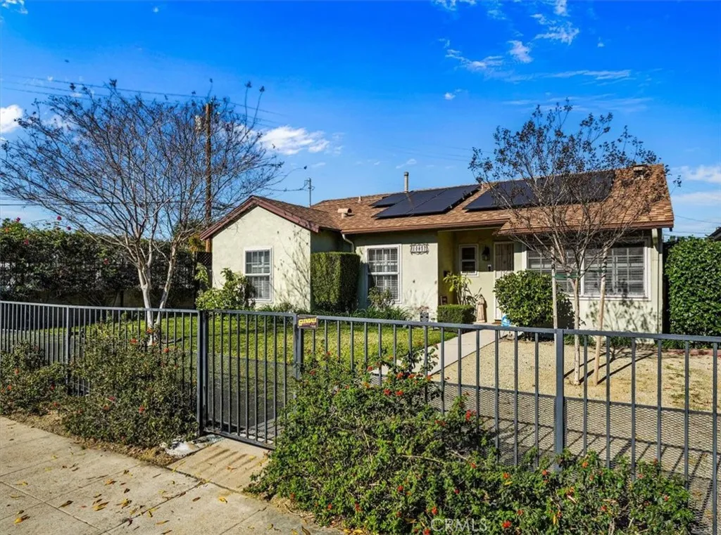 10857 Crockett Street, Sun Valley, California 91352 home-pic-1