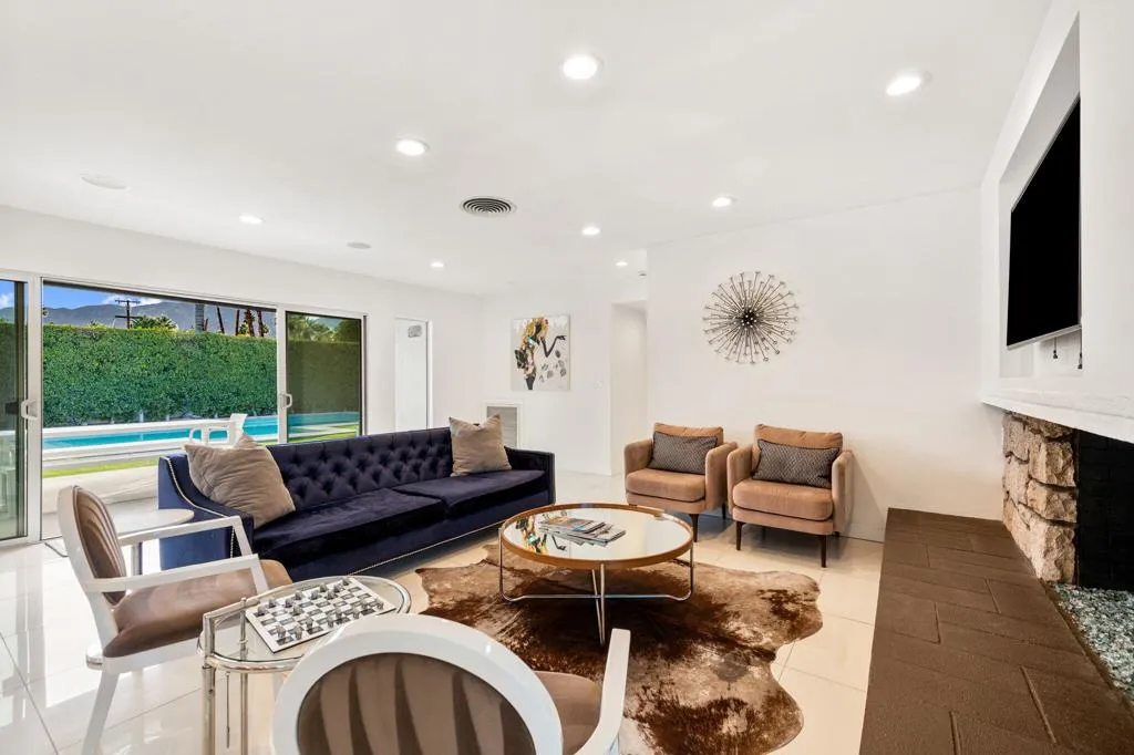 783 E Mesquite Avenue, Palm Springs, California 92264 home-pic-15