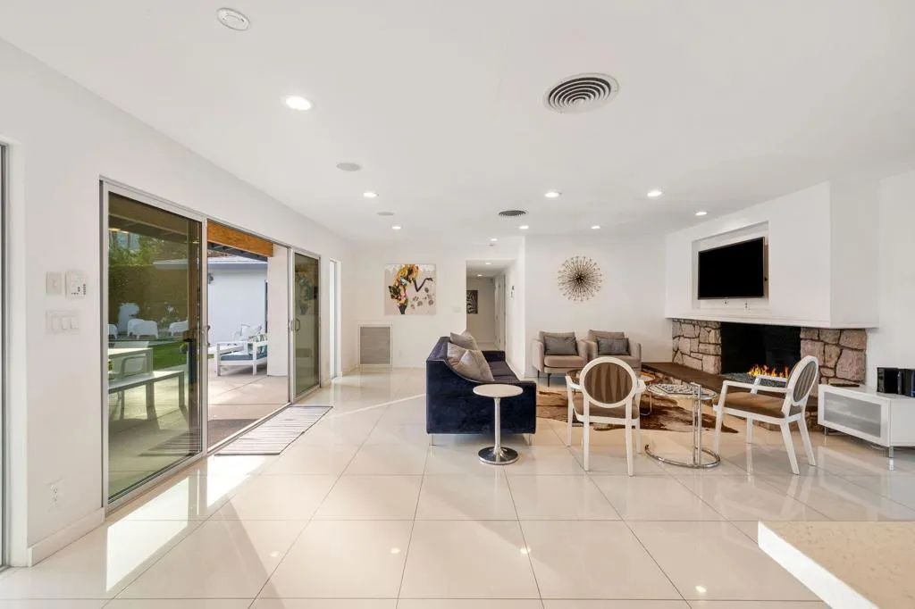783 E Mesquite Avenue, Palm Springs, California 92264 home-pic-11
