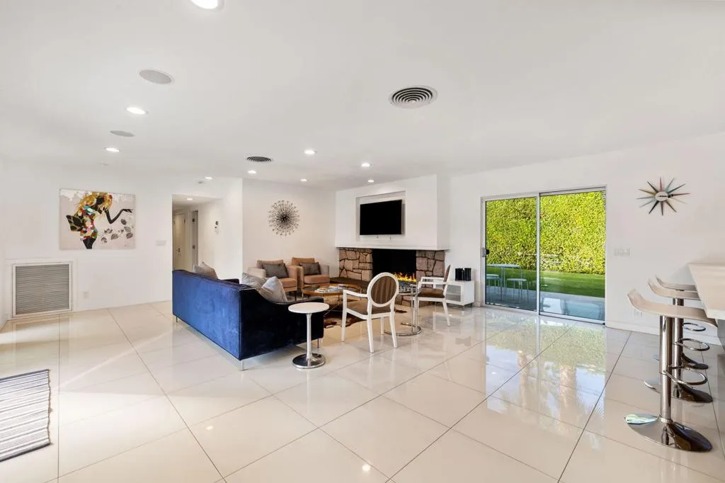 783 E Mesquite Avenue, Palm Springs, California 92264 home-pic-14