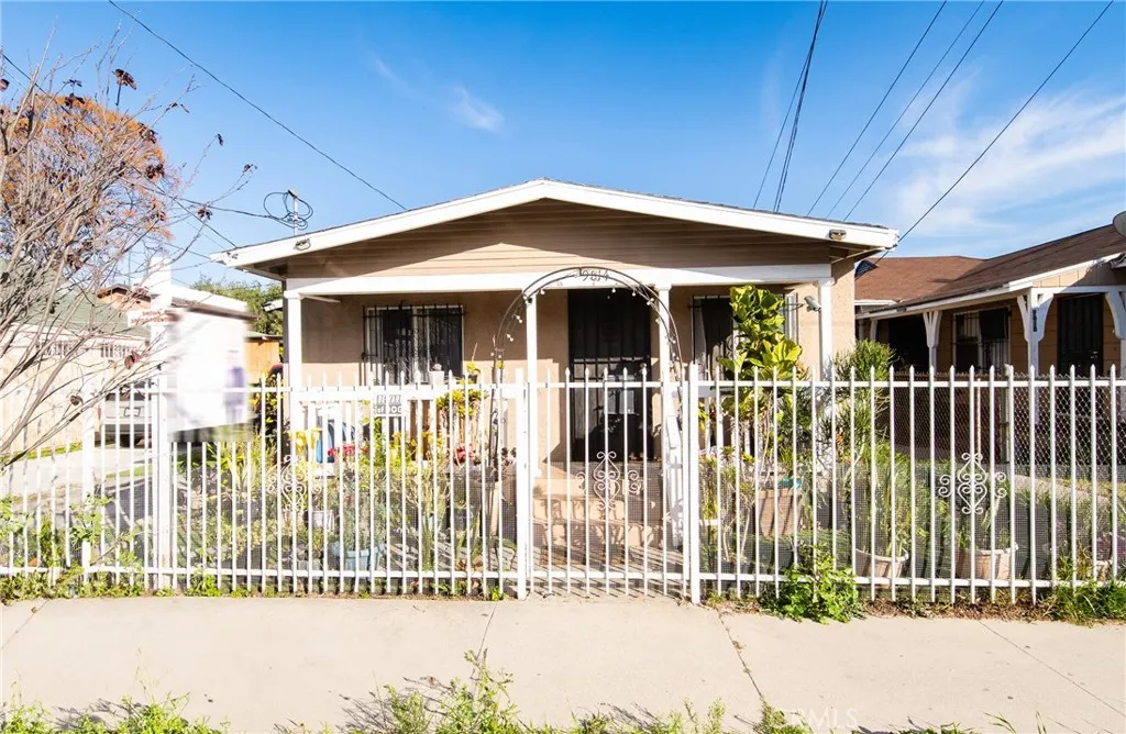 9814 Bandera, Los Angeles, California 90002 home-pic-2