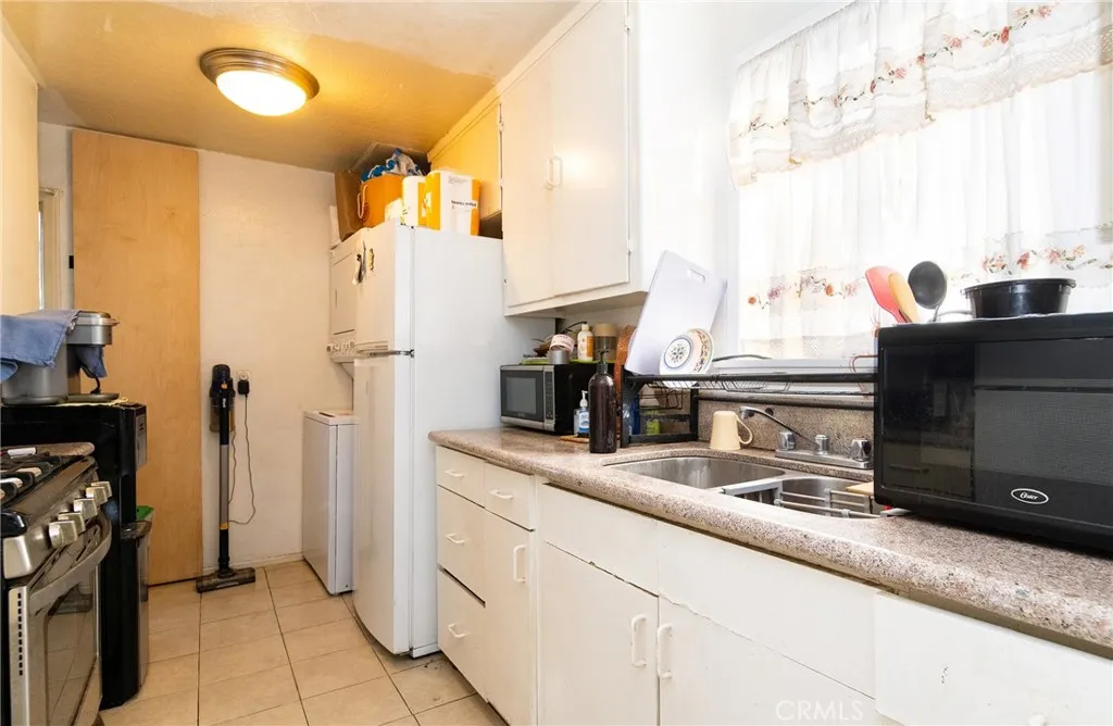 9814 Bandera, Los Angeles, California 90002 home-pic-12