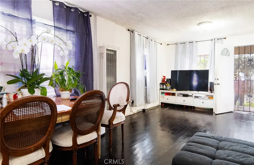 9814 Bandera, Los Angeles, California 90002 home-pic-9