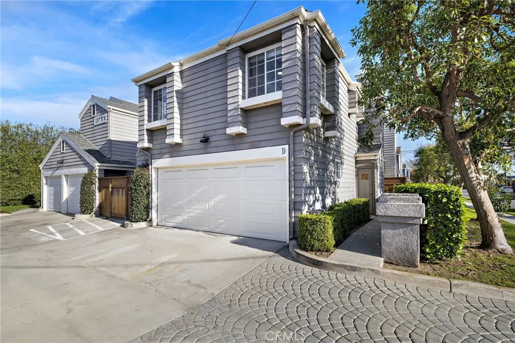 168 23rd D, Costa Mesa, California 92627 home-pic-1
