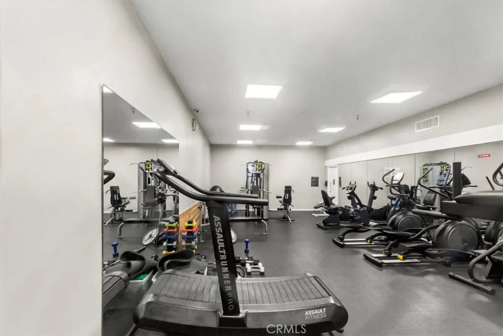 576 N Bellflower Blvd 128, Long Beach, California 90814 home-pic-20