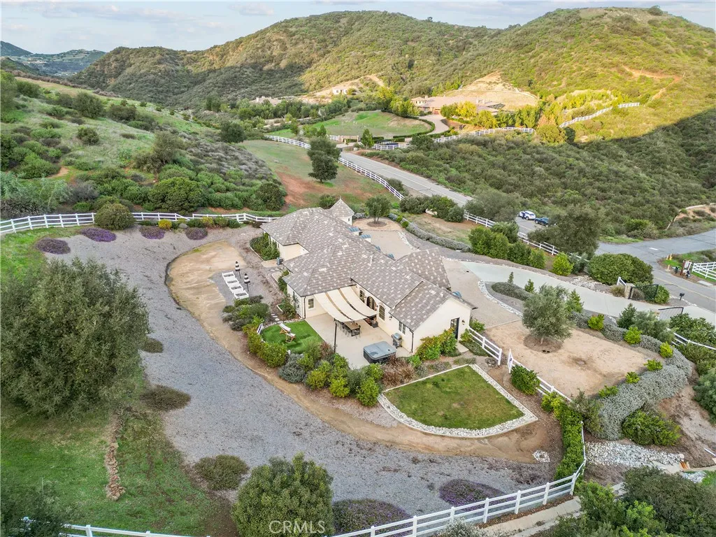 39851 Paseo Chaparro, Murrieta, California 92562 home-pic-7