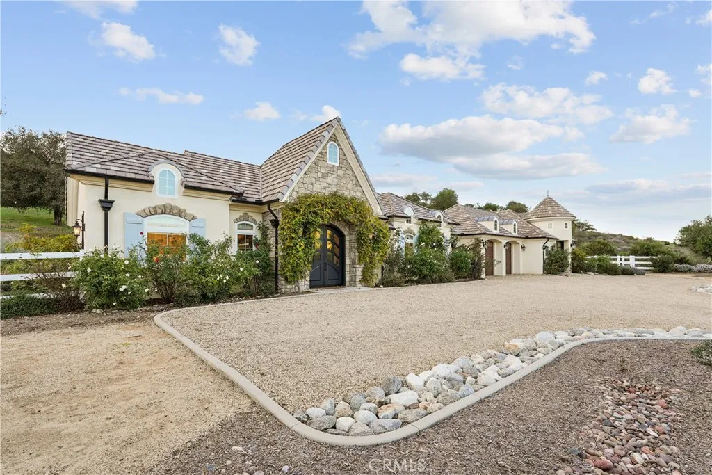 39851 Paseo Chaparro, Murrieta, California 92562 home-pic-6