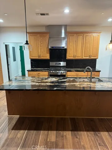 Kitchen w/ Center Island