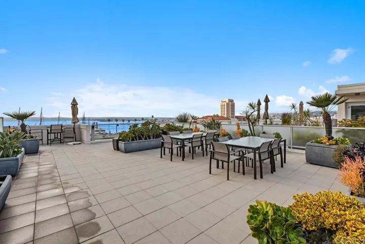 Rooftop Common area with Views