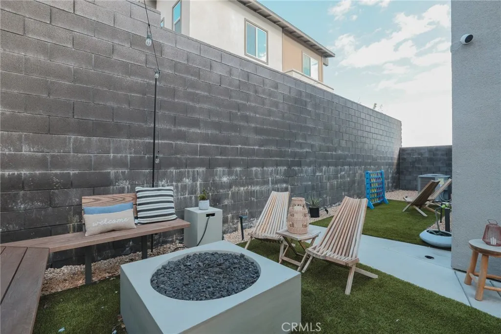 15818 Caterpillar Dr, Fontana, California 92336 home-pic-17