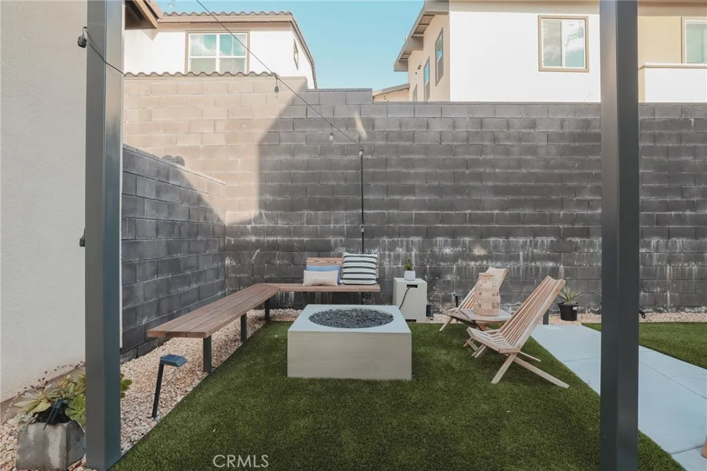 15818 Caterpillar Dr, Fontana, California 92336 home-pic-15