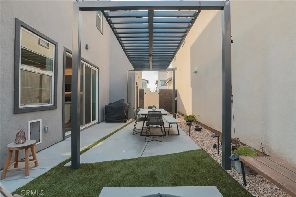 15818 Caterpillar Dr, Fontana, California 92336 home-pic-16