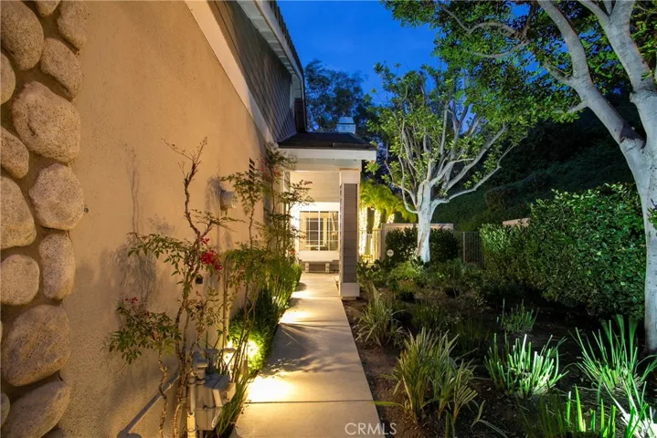 818 S Amber Lane, Anaheim Hills, California 92807