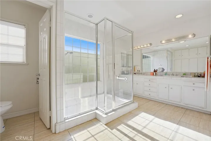 9560 Shoshone Avenue, Northridge, California 91325