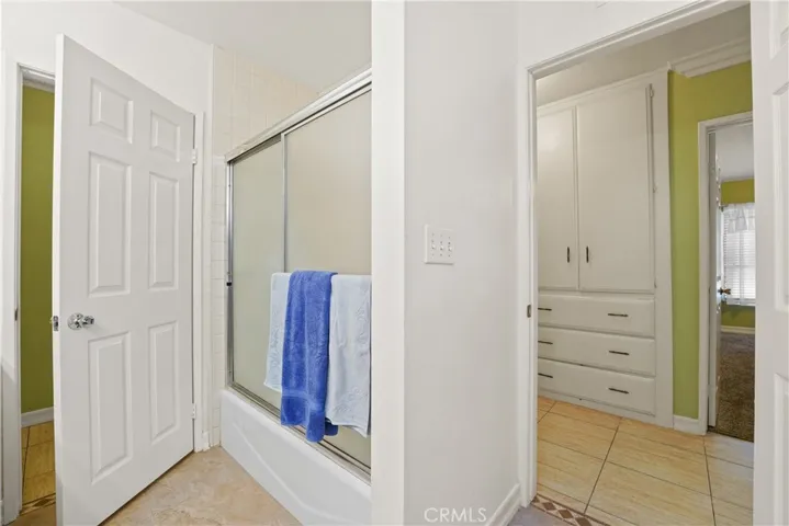 9560 Shoshone Avenue, Northridge, California 91325