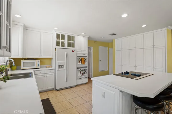 9560 Shoshone Avenue, Northridge, California 91325