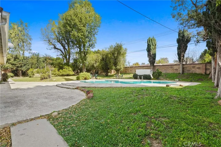 9560 Shoshone Avenue, Northridge, California 91325
