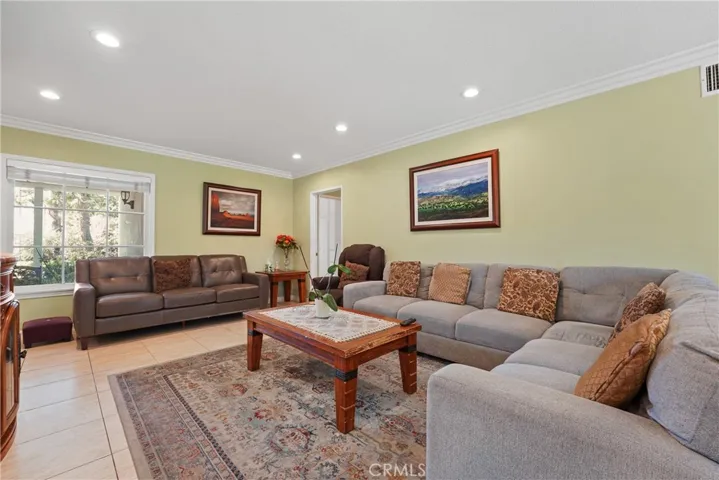 9560 Shoshone Avenue, Northridge, California 91325