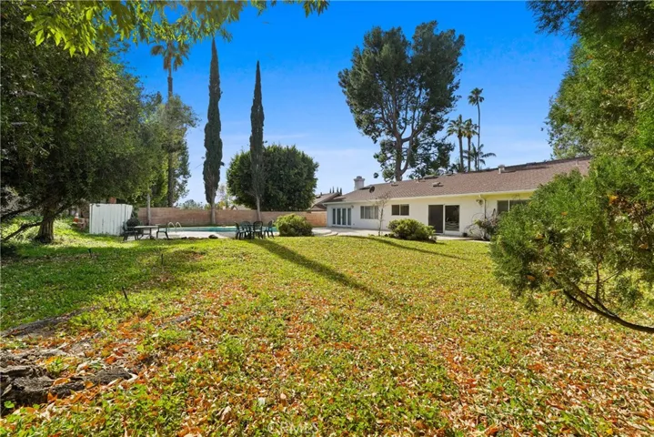 9560 Shoshone Avenue, Northridge, California 91325