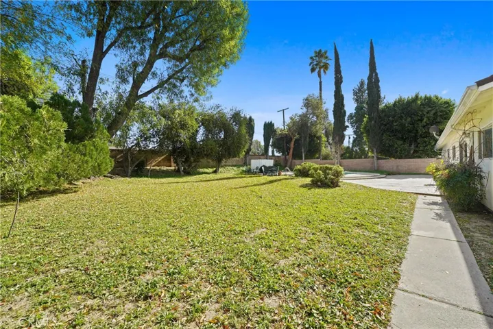 9560 Shoshone Avenue, Northridge, California 91325