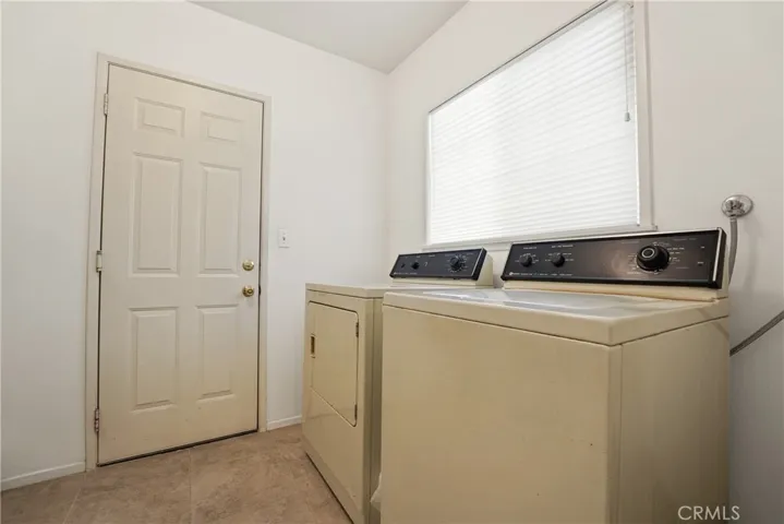 9560 Shoshone Avenue, Northridge, California 91325
