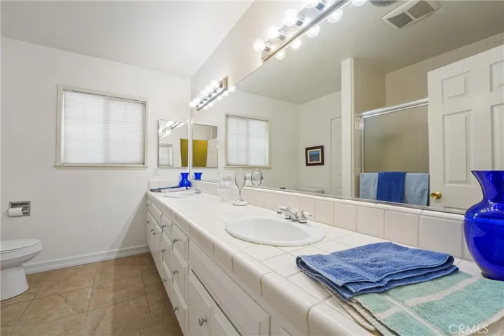 9560 Shoshone Avenue, Northridge, California 91325