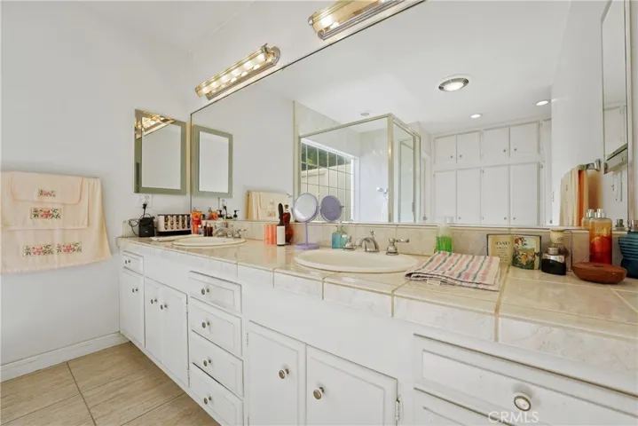 9560 Shoshone Avenue, Northridge, California 91325