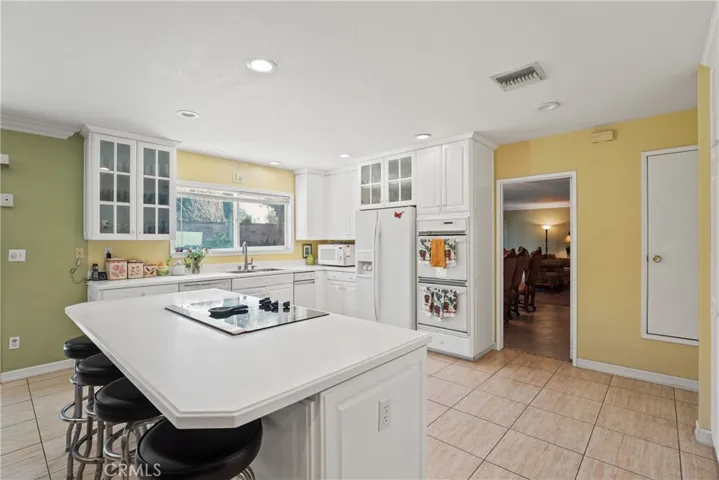 9560 Shoshone Avenue, Northridge, California 91325
