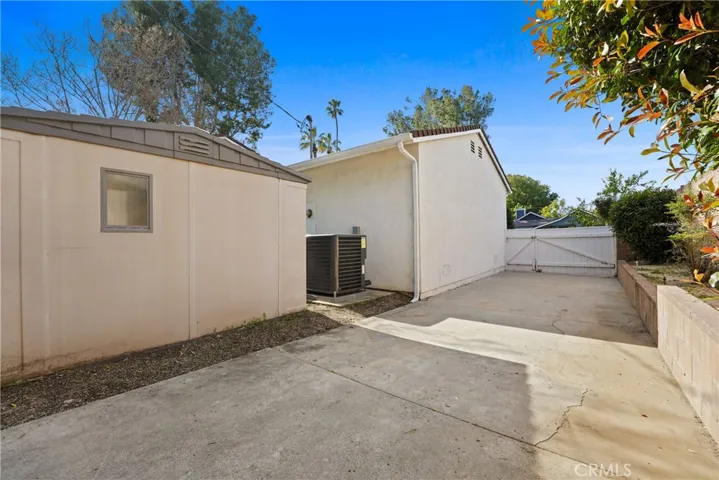 9560 Shoshone Avenue, Northridge, California 91325