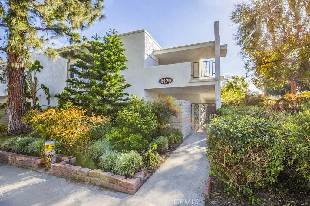 2179 Via Puerta, Laguna Woods, California 92637 home-pic-1