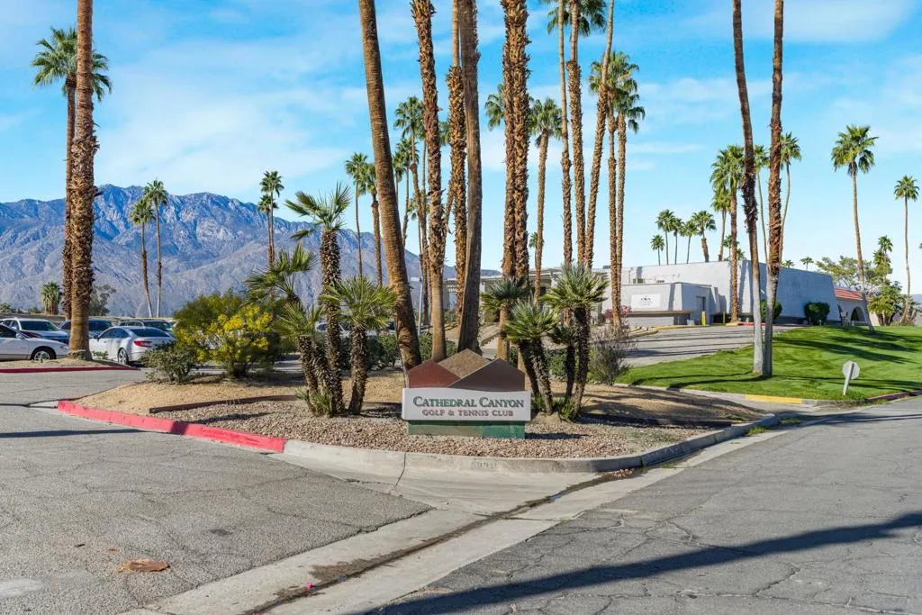 68175 Seven Oaks Drive, Cathedral City, California 92234 home-pic-11