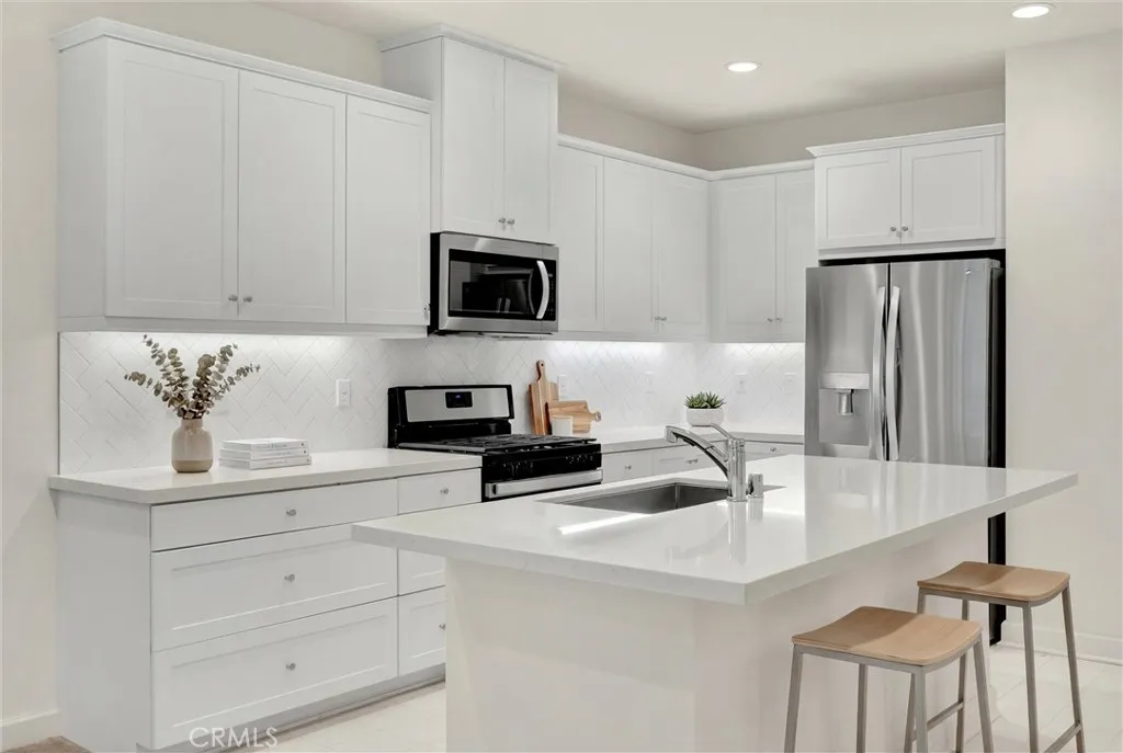 3530 E Delight Paseo 208, Ontario, California 91761 home-pic-2