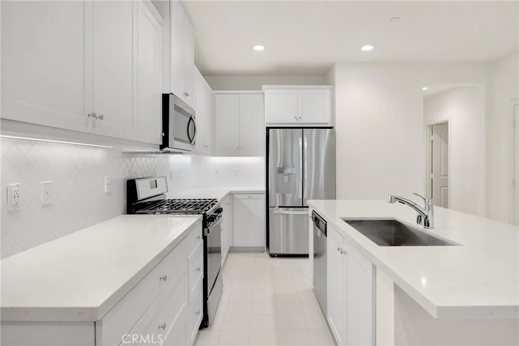 3530 E Delight Paseo 208, Ontario, California 91761 home-pic-12
