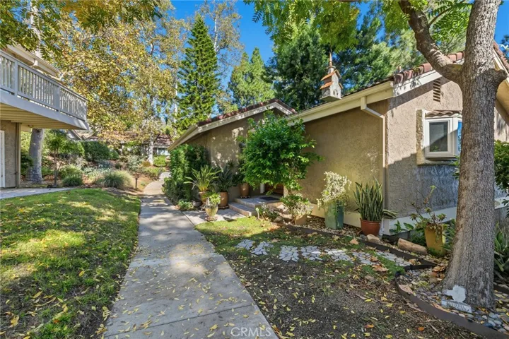 113 Conifer Circle Front walk way