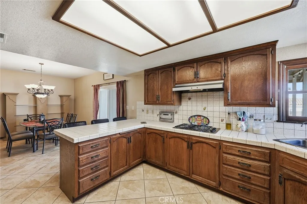 11135 Old Fashion, Riverside, California 92503 home-pic-12