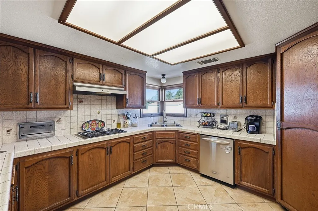 11135 Old Fashion, Riverside, California 92503 home-pic-15