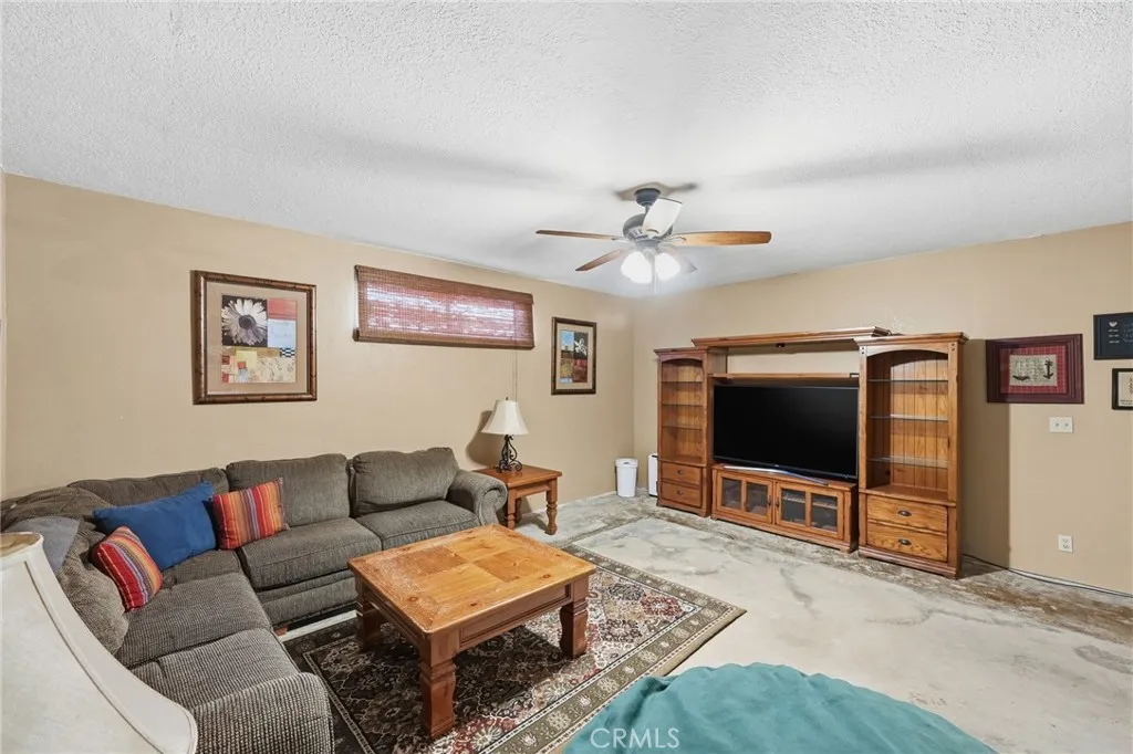 11135 Old Fashion, Riverside, California 92503 home-pic-28