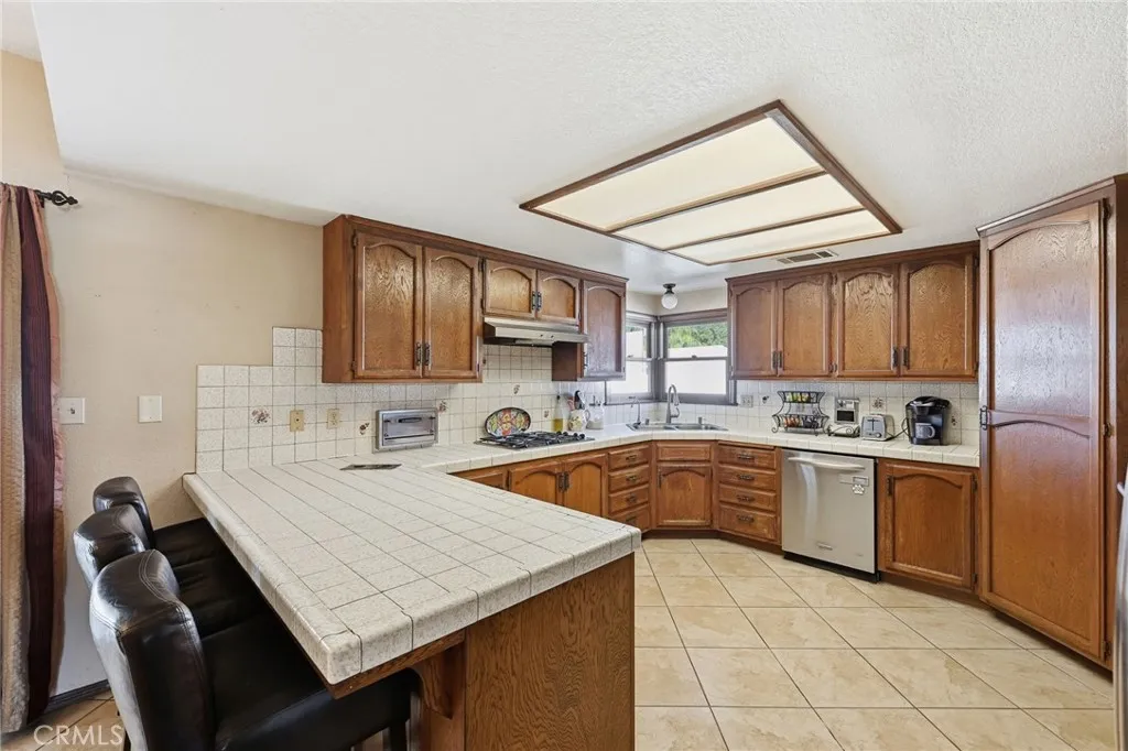 11135 Old Fashion, Riverside, California 92503 home-pic-10