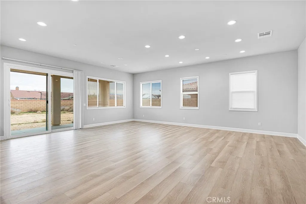 12925 Davona Dale, Apple Valley, California 92308 home-pic-14