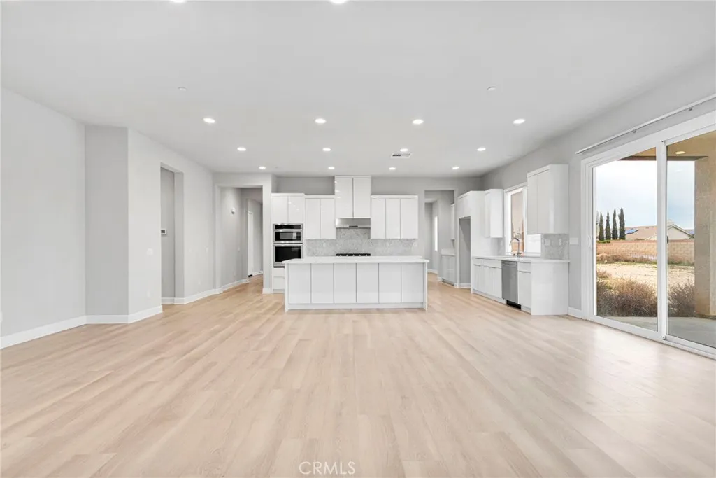 12925 Davona Dale, Apple Valley, California 92308 home-pic-16