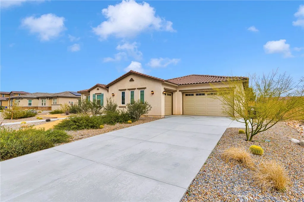 12925 Davona Dale, Apple Valley, California 92308 home-pic-3