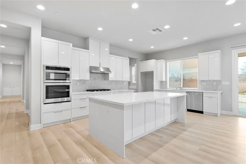12925 Davona Dale, Apple Valley, California 92308 home-pic-12