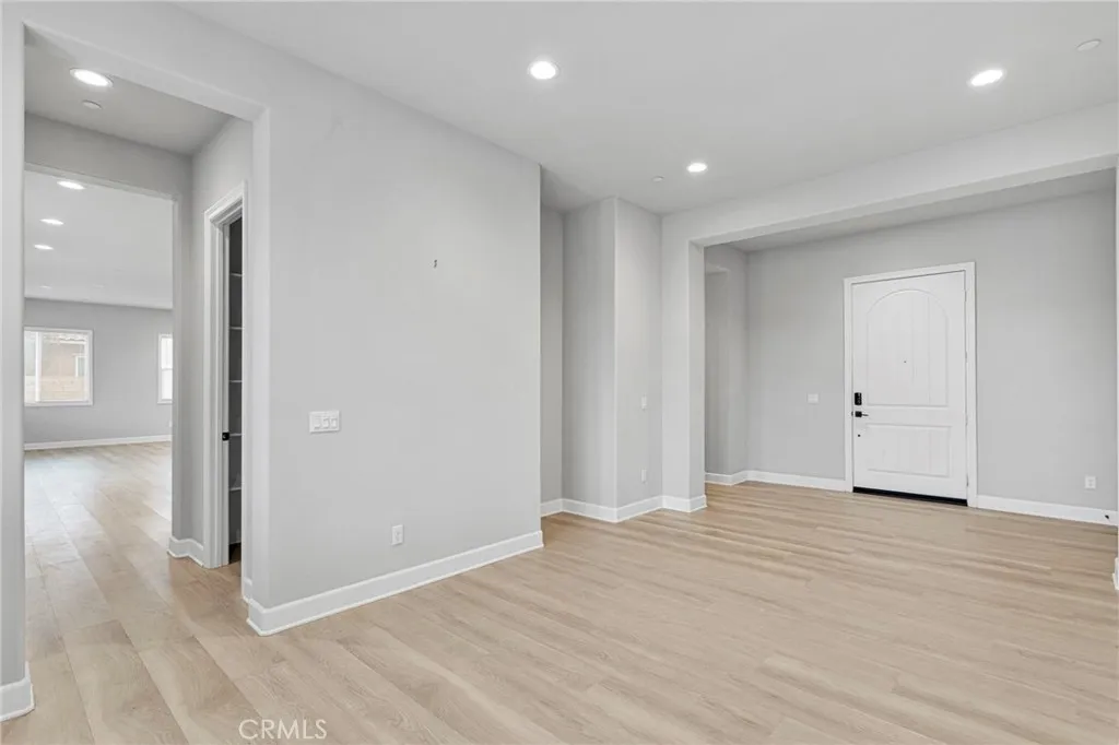 12925 Davona Dale, Apple Valley, California 92308 home-pic-6