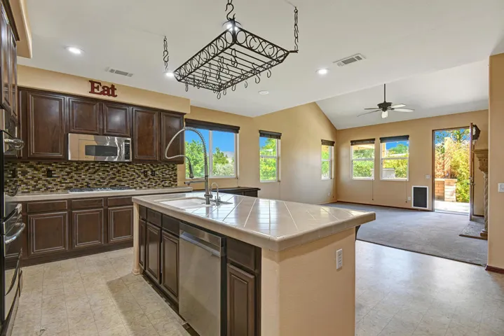 KITCHEN REVERSE