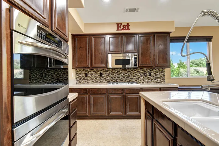 KITCHEN TIGHT