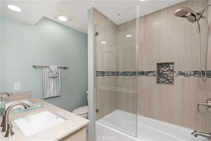 Full Hall Bathroom