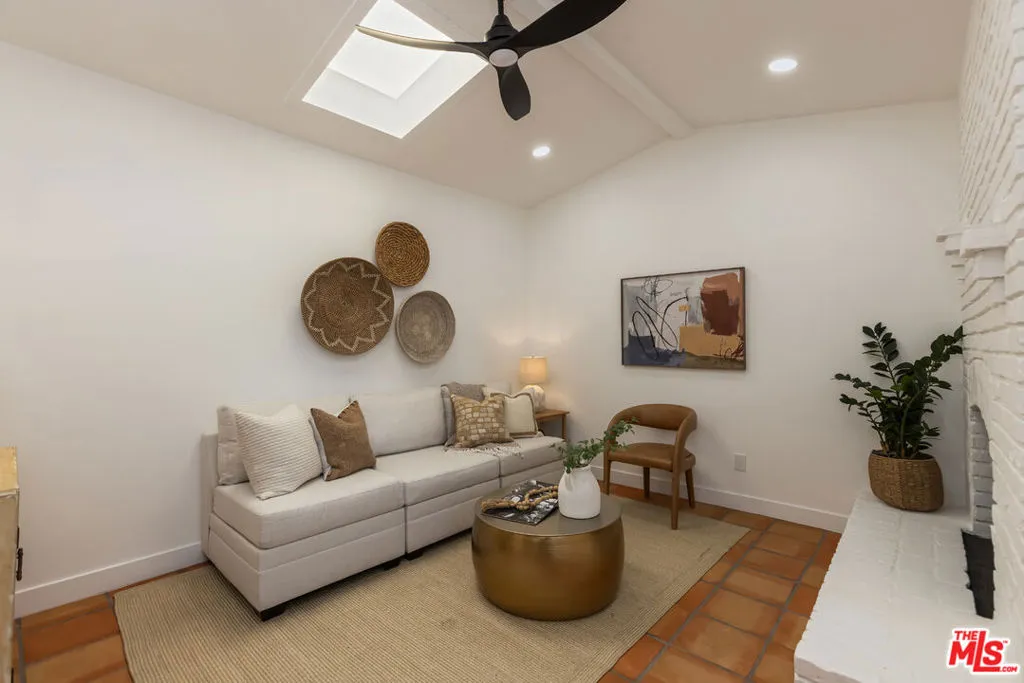 1881 Hackett Avenue, Long Beach, California 90815 home-pic-17