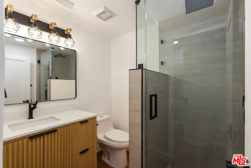 1881 Hackett Avenue, Long Beach, California 90815 home-pic-20