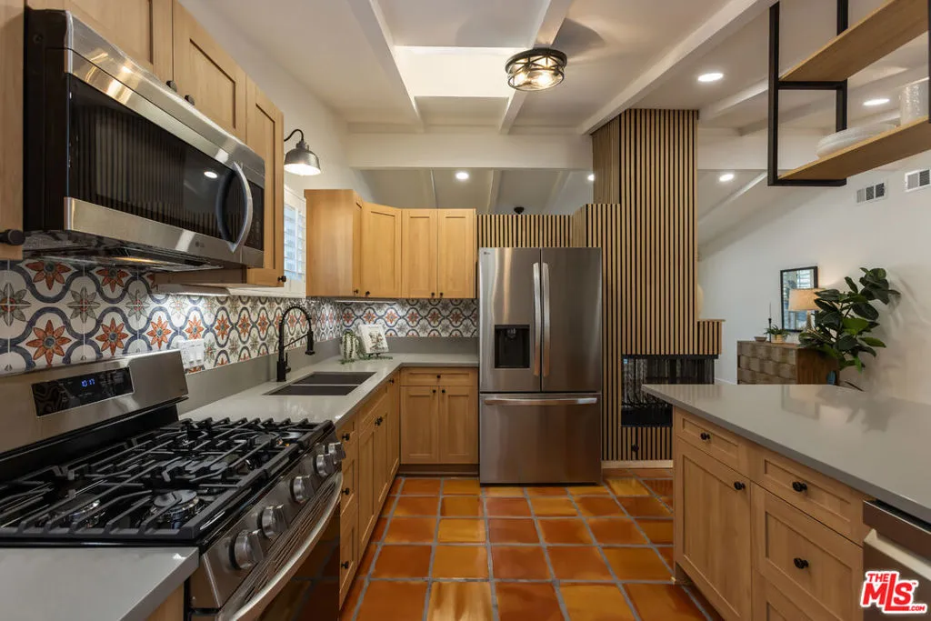 1881 Hackett Avenue, Long Beach, California 90815 home-pic-15