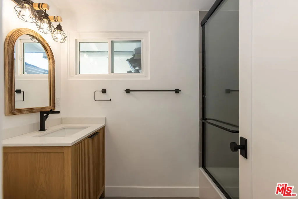 1881 Hackett Avenue, Long Beach, California 90815 home-pic-27